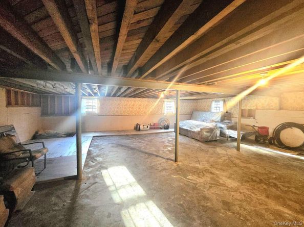 9 Weaver Lane, Dix Hills NY 11746