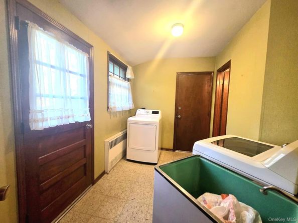 9 Weaver Lane, Dix Hills NY 11746