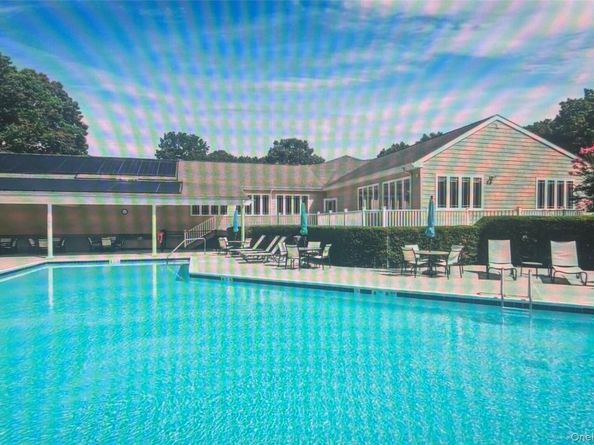 1407 Middle Road 275, Calverton NY 11933