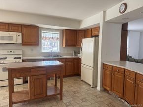 1407 Middle Road 275, Calverton NY 11933