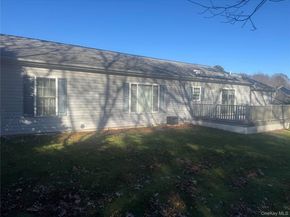 1407 Middle Road 275, Calverton NY 11933