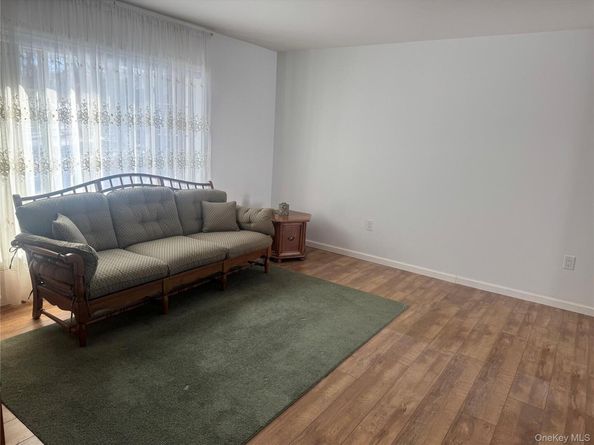 1407 Middle Road 275, Calverton NY 11933