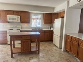 1407 Middle Road 275, Calverton NY 11933