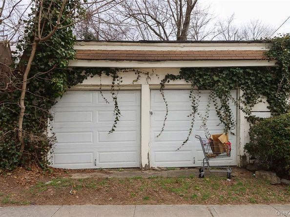 100 Steamboat Road, Great Neck NY 11024