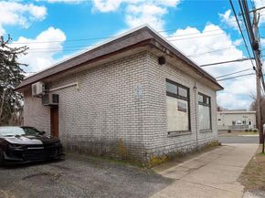 100 Steamboat Road, Great Neck NY 11024