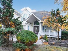 6 Robert Court, Center Moriches NY 11934