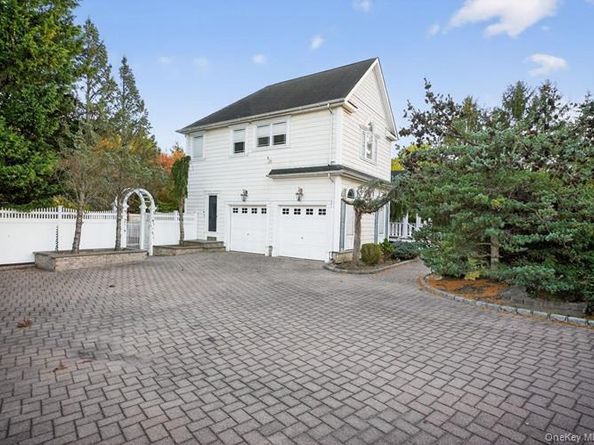 6 Robert Court, Center Moriches NY 11934