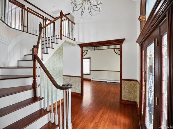 6 Robert Court, Center Moriches NY 11934