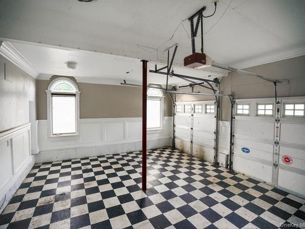 6 Robert Court, Center Moriches NY 11934