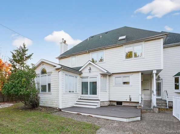 6 Robert Court, Center Moriches NY 11934