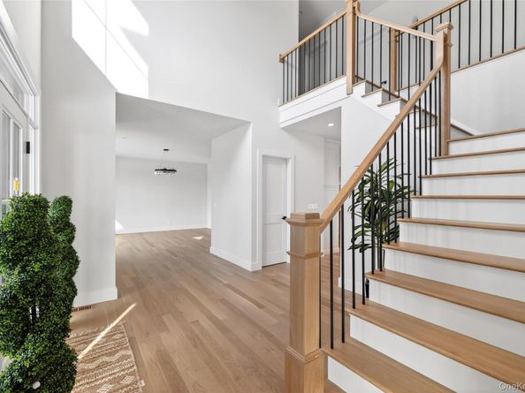 43 Hilltop Lane, Thornwood NY 10594