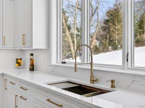 43 Hilltop Lane, Thornwood NY 10594