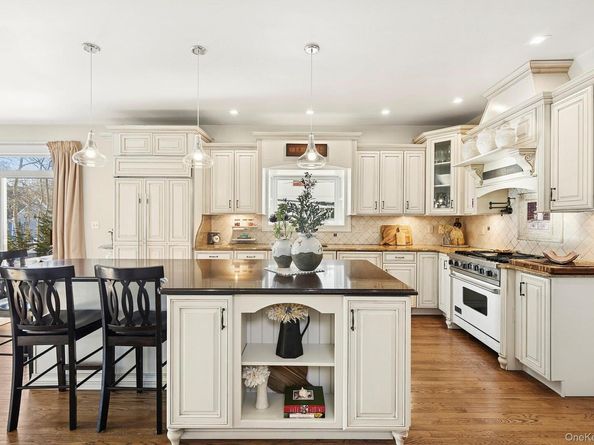 6 Dogwood Street, East Quogue NY 11942