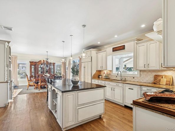 6 Dogwood Street, East Quogue NY 11942