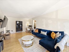 14 Granada Crescent 18, White Plains NY 10603