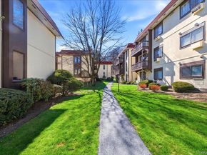 14 Granada Crescent 18, White Plains NY 10603