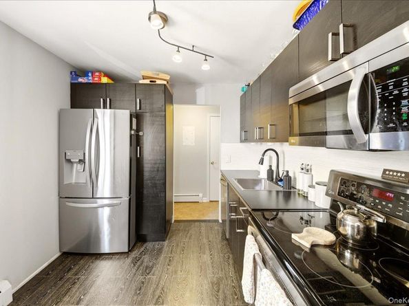 14 Granada Crescent 18, White Plains NY 10603
