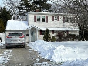 166 Choir Lane E, Westbury NY 11590