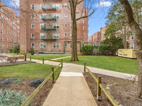 24 Mulford Place 4B, Hempstead NY 11550