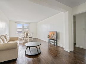 24 Mulford Place 4B, Hempstead NY 11550