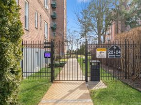 24 Mulford Place 4B, Hempstead NY 11550