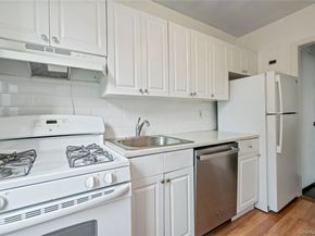 24 Mulford Place 4B, Hempstead NY 11550