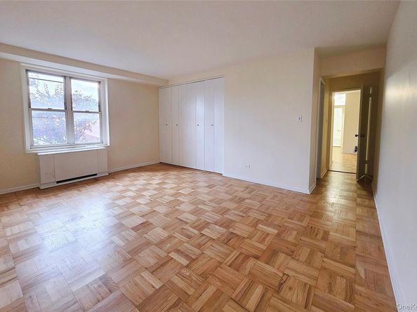 212-30 23rd Ave 1H, Bayside NY 11360