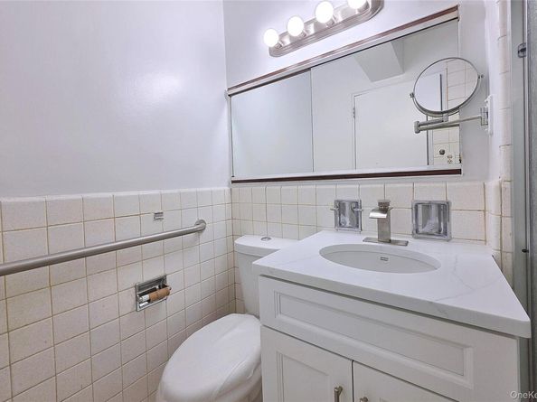 212-30 23rd Ave 1H, Bayside NY 11360