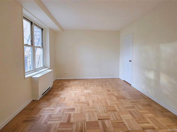 212-30 23rd Ave 1H, Bayside NY 11360