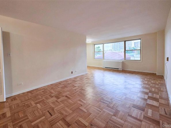 212-30 23rd Ave 1H, Bayside NY 11360