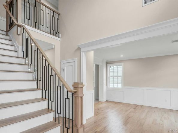 22 Cheshire Avenue, Syosset NY 11791