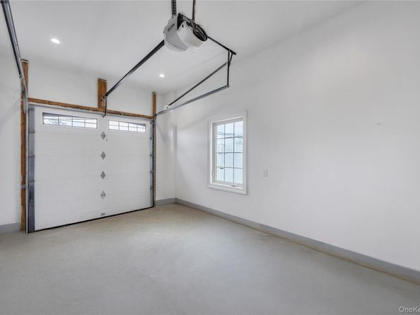 157 4th Street, Hicksville NY 11801