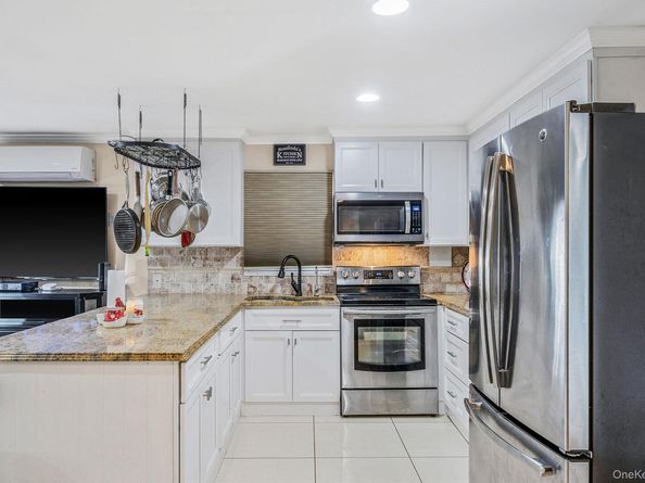 7 Albermarle Avenue, Holtsville NY 11742