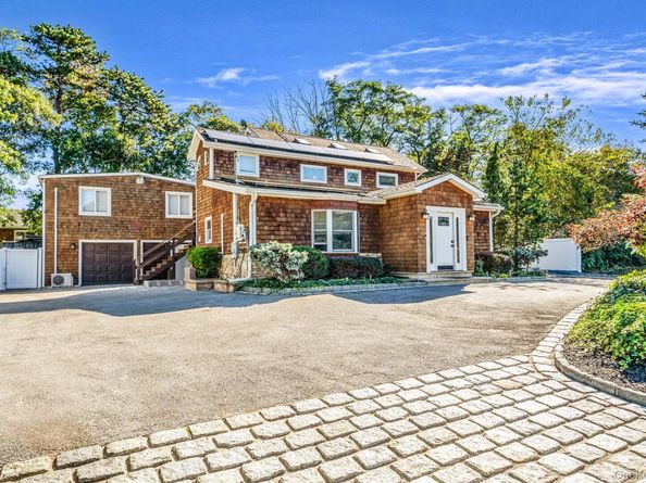 7 Albermarle Avenue, Holtsville NY 11742