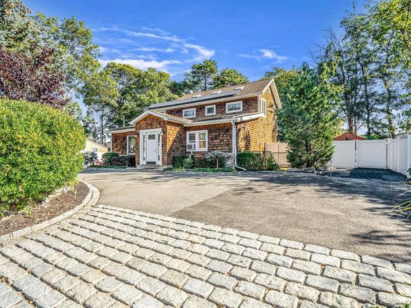 7 Albermarle Avenue, Holtsville NY 11742