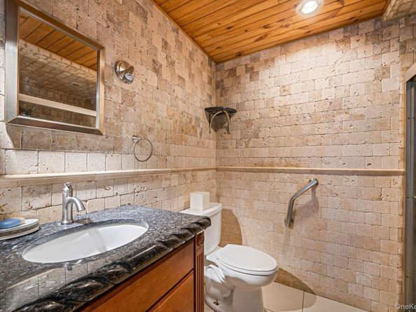 7 Albermarle Avenue, Holtsville NY 11742