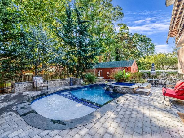 7 Albermarle Avenue, Holtsville NY 11742