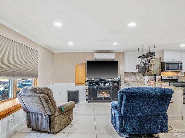 7 Albermarle Avenue, Holtsville NY 11742