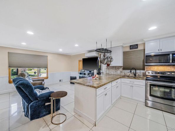 7 Albermarle Avenue, Holtsville NY 11742