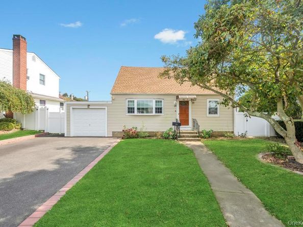 131 Lee Avenue, Hicksville NY 11801