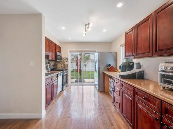 131 Lee Avenue, Hicksville NY 11801