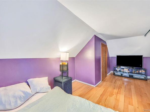 16 Cloister Lane, Hicksville NY 11801