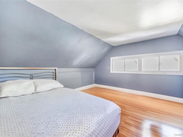 16 Cloister Lane, Hicksville NY 11801