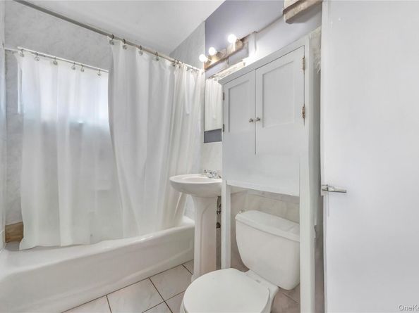 16 Cloister Lane, Hicksville NY 11801