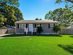 36 Flintlock Drive, Shirley NY 11967