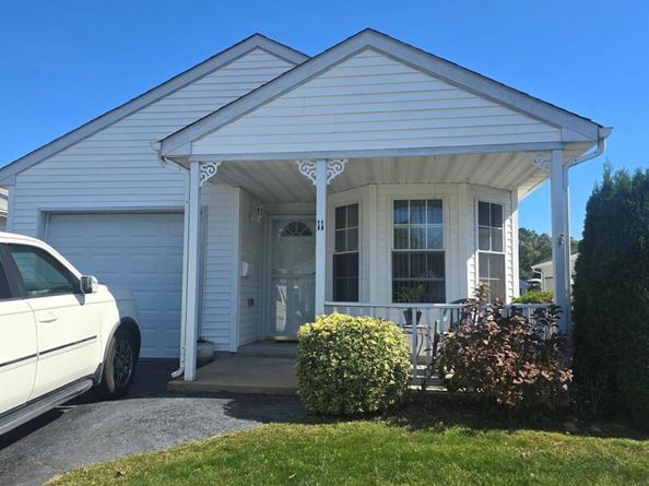 11 Willow Court, Manorville NY 11949