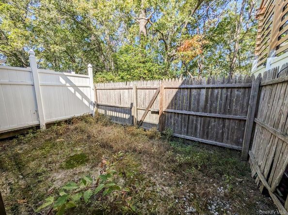 136 Hill Crescent, Calverton NY 11933