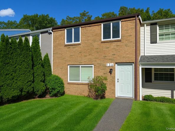 136 Hill Crescent, Calverton NY 11933