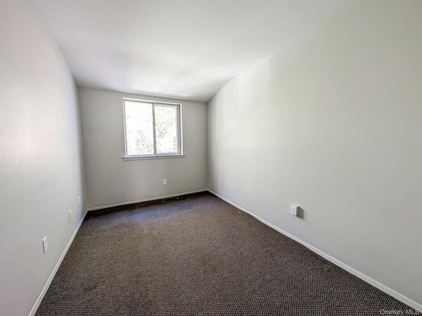 136 Hill Crescent, Calverton NY 11933