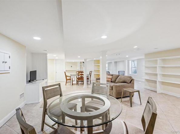 33 Woods Lane, Southampton NY 11968